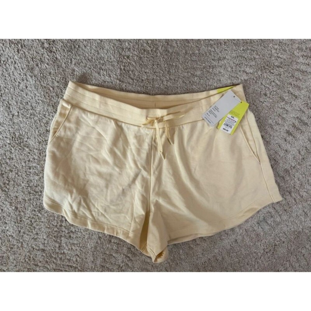 All in Motion women’s yellow sweat shorts w/ pockets - size XXL - NWT!!